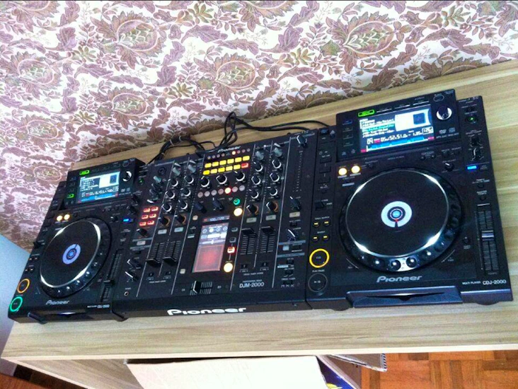 pioneer cdj 2000 pair & djm 2000