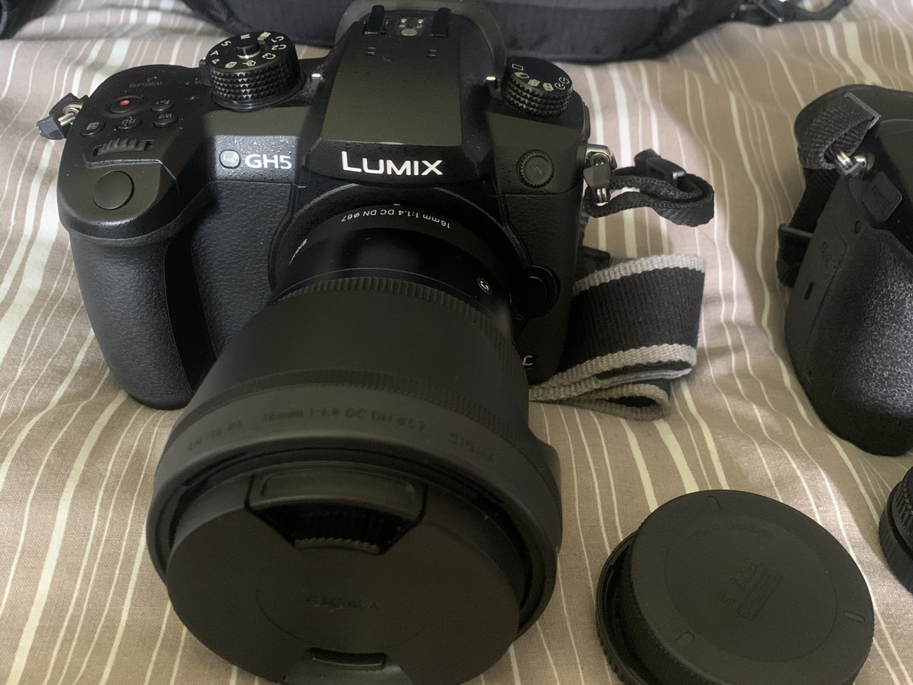 1 gh5 camera+ 16mm sigma 