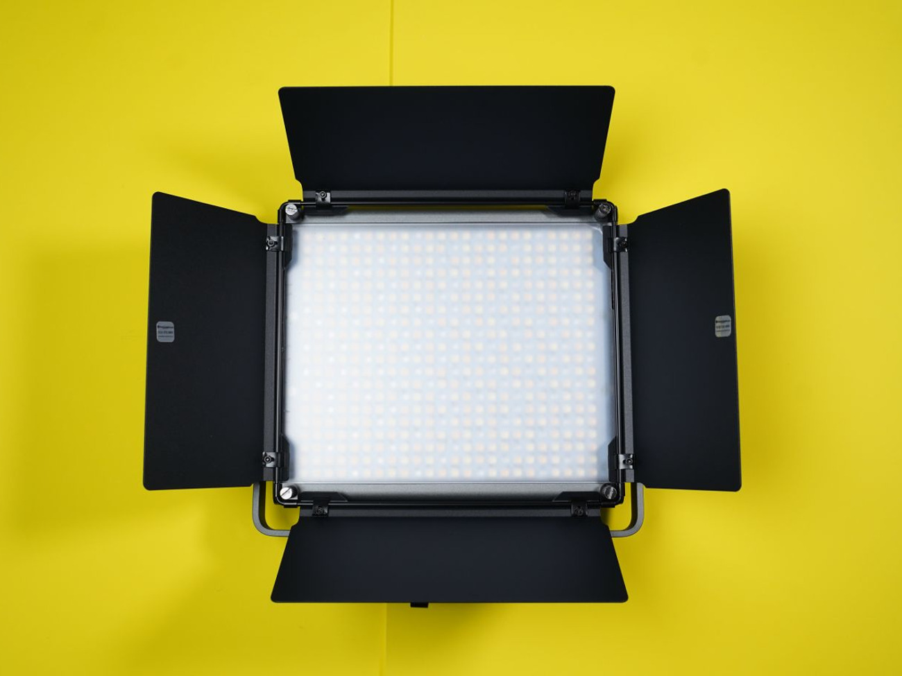 1 x neewer rgb 1200 led video light app control rgb1200