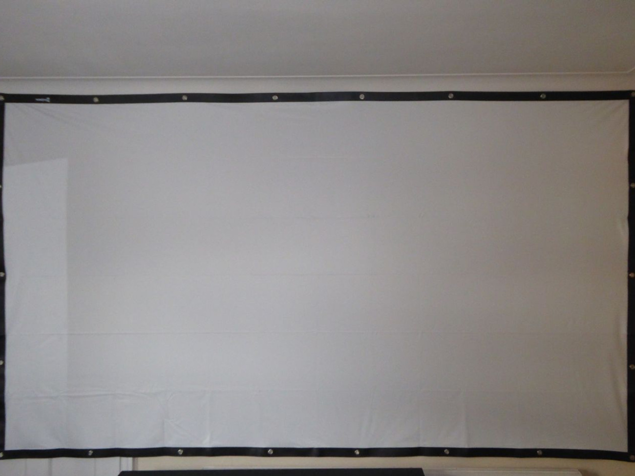 120-inch 16:9 portable projection screen