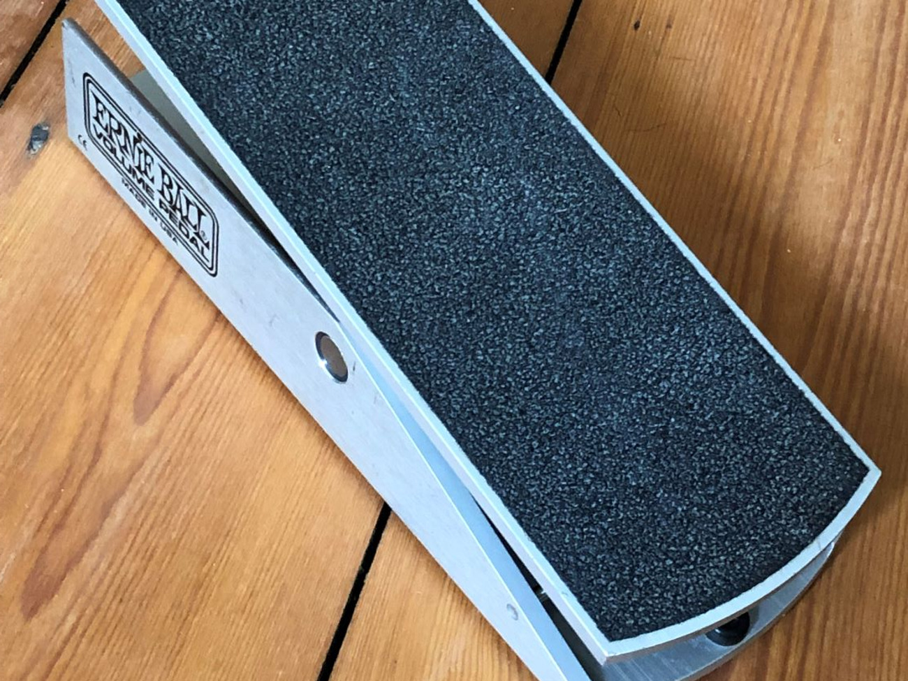 1990s ernie ball 6166 mono volume guitar pedal