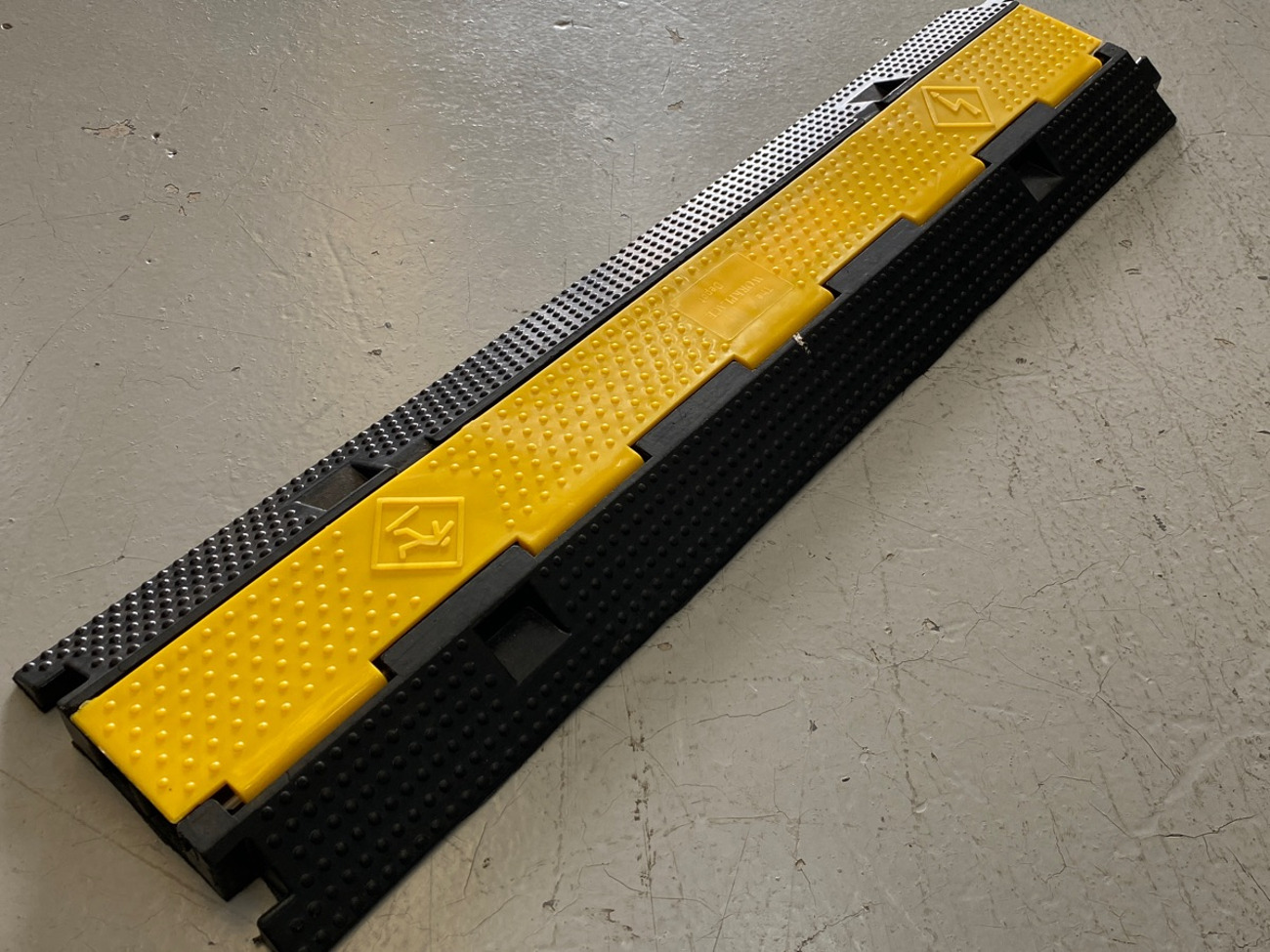 1m 2-channel cable ramp