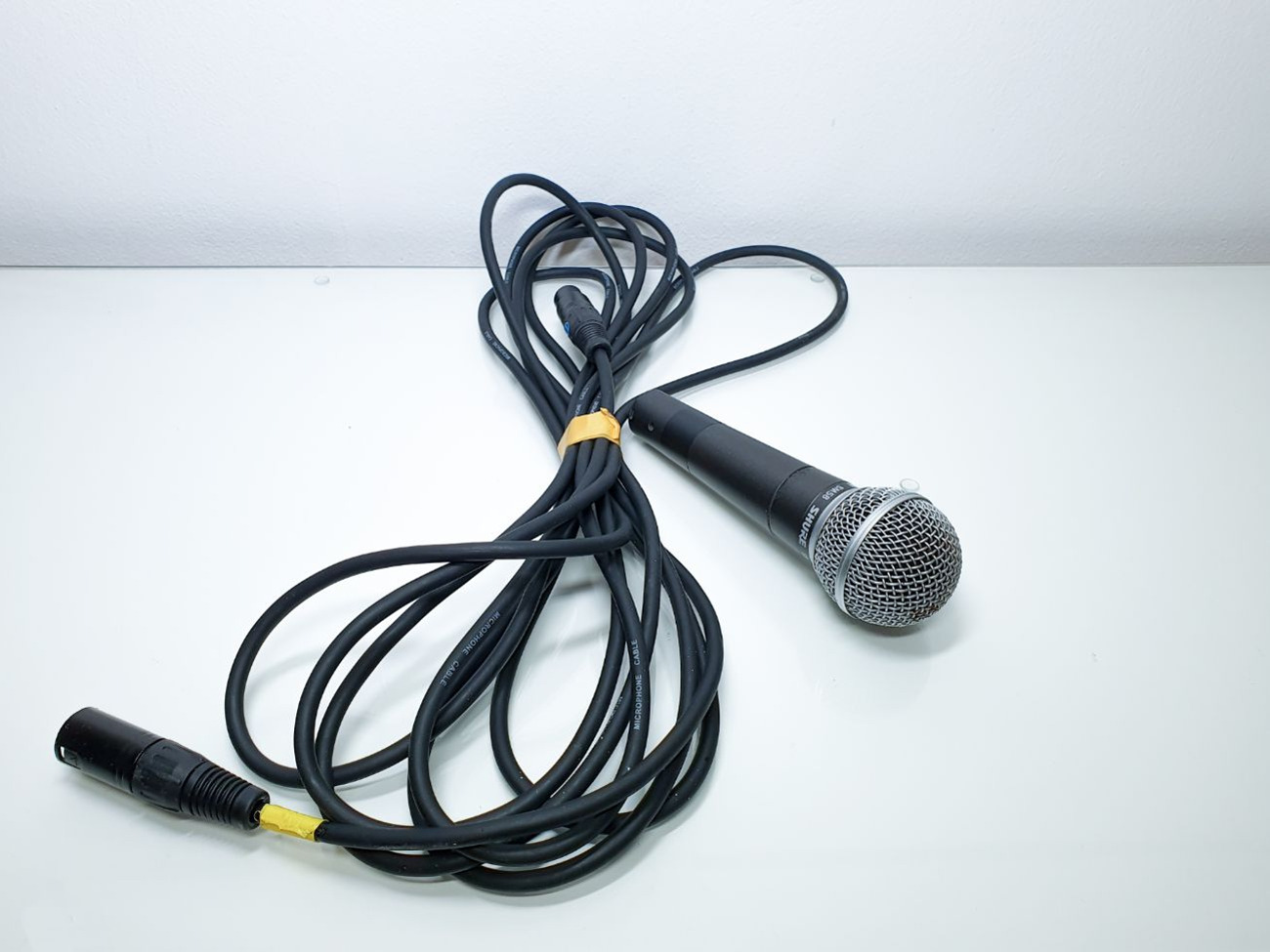 1x shure sm58 wired microphone