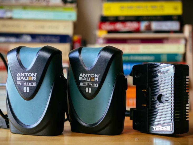 2 anton bauer digital 90 batts and charger