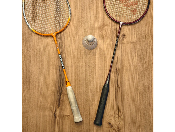 2 badminton rackets