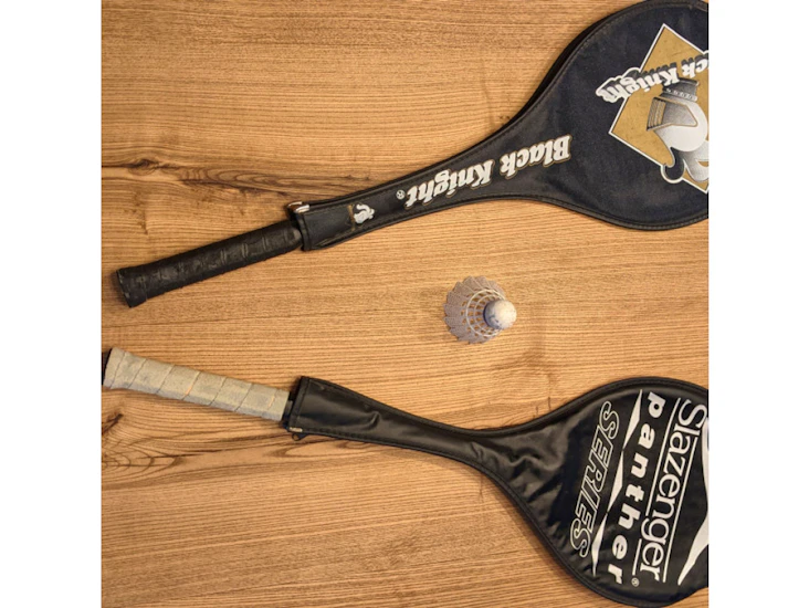 2 badminton rackets