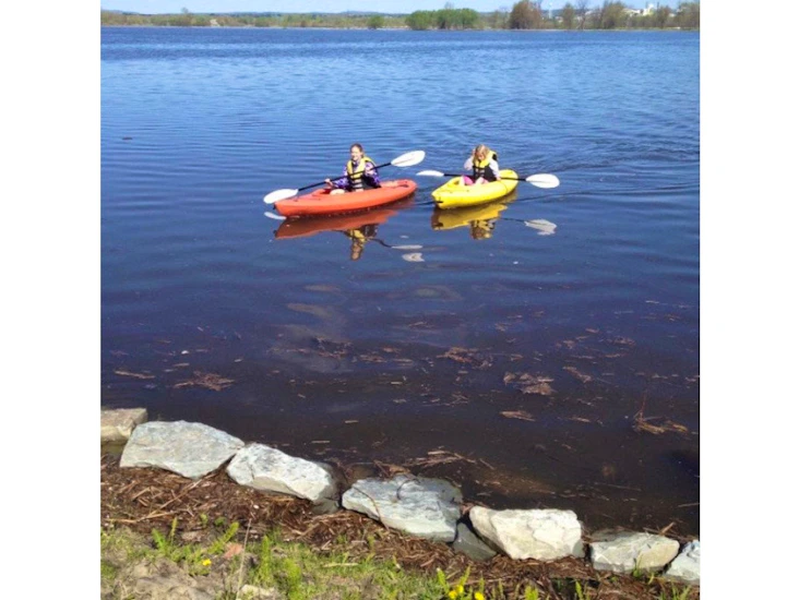 2 kayaks - 8' kayaks with paddles