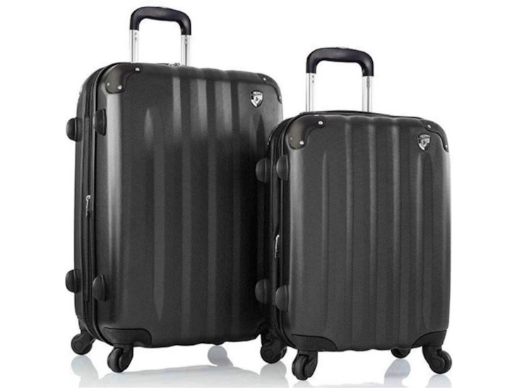 2 luggage bags, one carry on, the other large