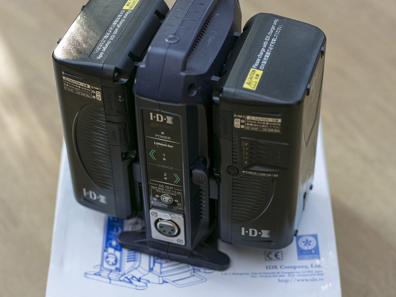 2 x 14.4v li-ion v-lock batteries