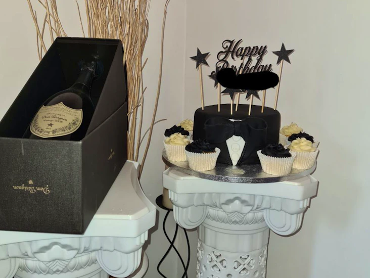 2 x cake podium/stand