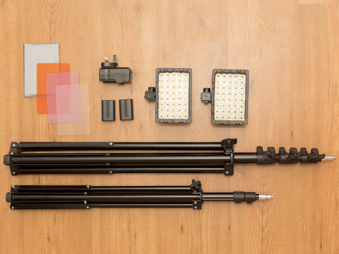 2 x led video or photo lights, battery powered, portable and with stands