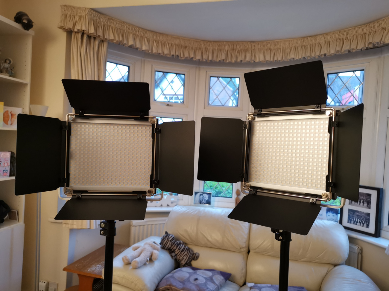 2 x neewer 660 pro led rgb light panels