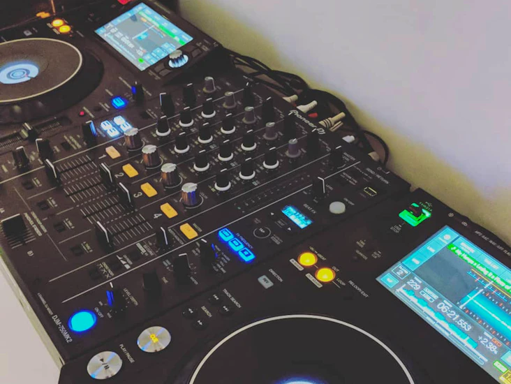 2 x pioneer xdj1000 mk2 cdj usb players