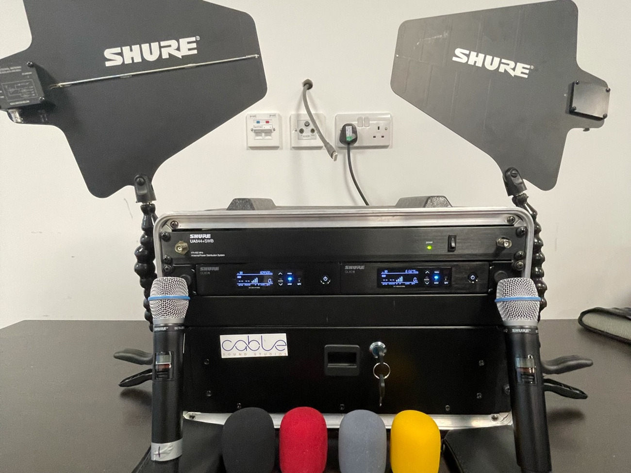2 x shure qlxd handheld wireless microphone rack