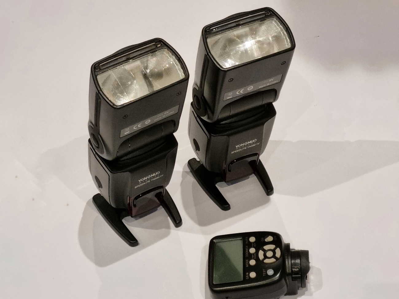 2 x yongnuo yn560 iv speedlite flash with trigger ( nikon )