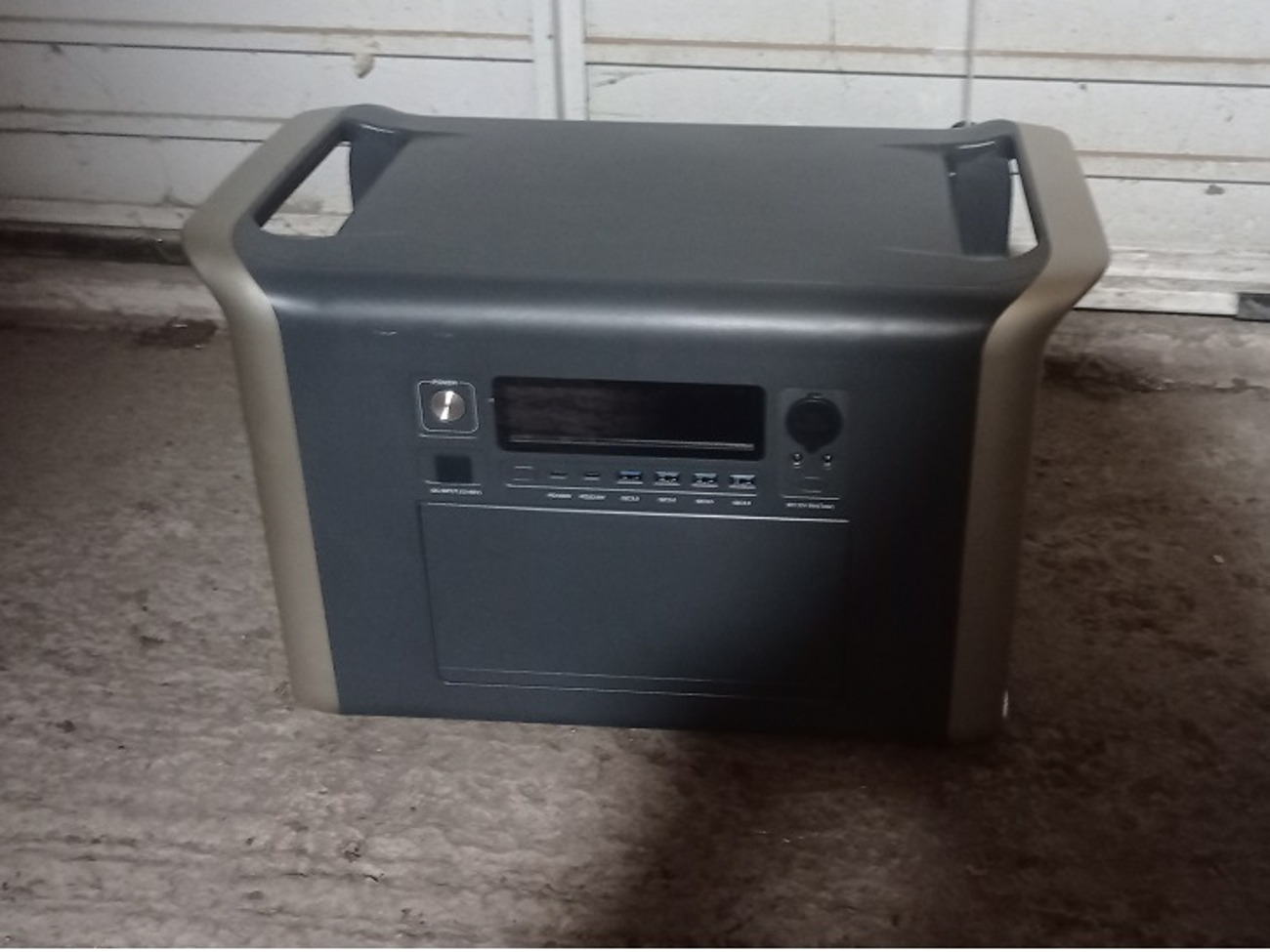 2048wh 2600w 640000mah power station