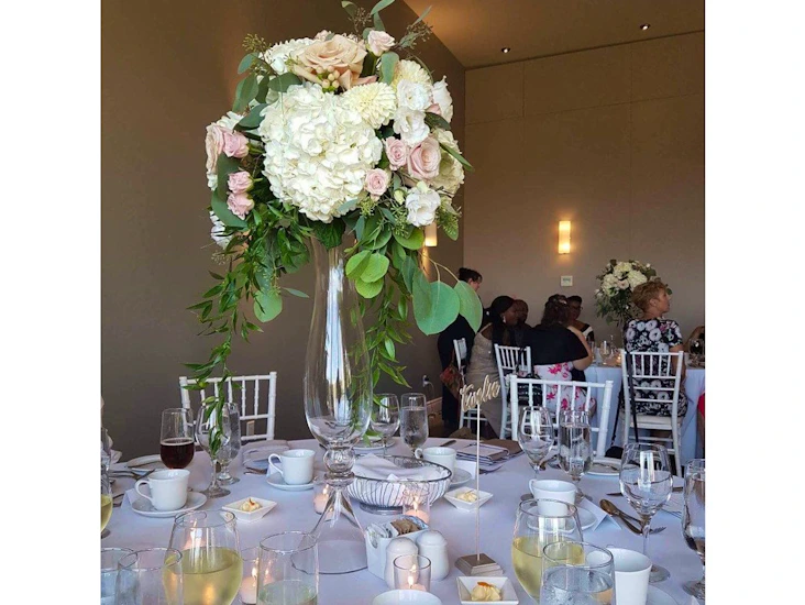 23" tall glass vase wedding centrepieces