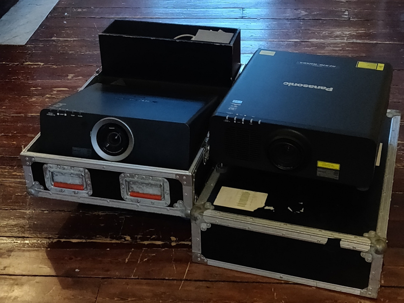 24000 lumens of projection (ansi lumens)