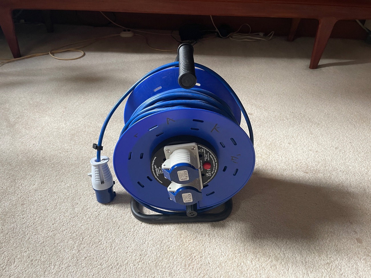 240v 16a extension reel 50m 2-gang 3-pin sockets