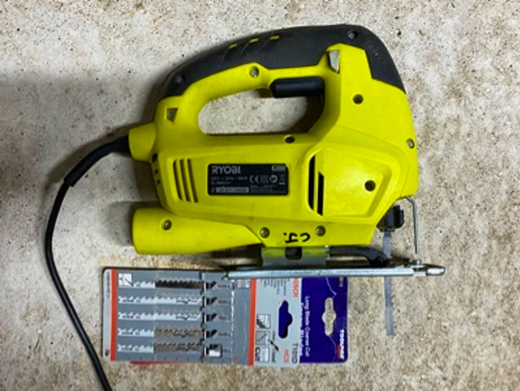 240v jigsaw with wood blades