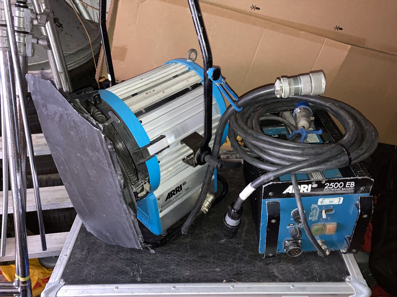 2.5k hmi arri compact fresnel with flicker-free ballast