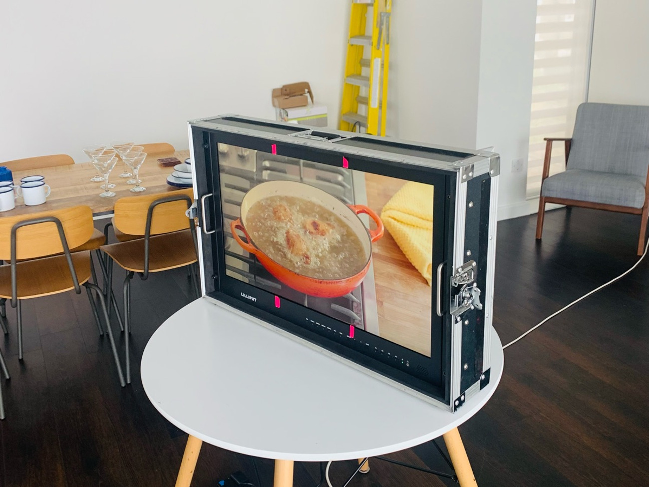 28” 4k director/client monitor in flightcase