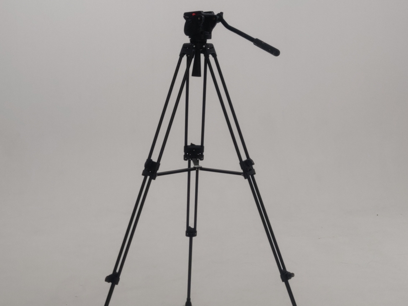 2-stage tripod // manfrotto 501 head on cayer legs