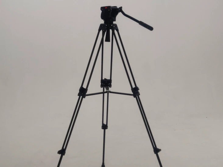 2-stage tripod // manfrotto 501 head on cayer legs