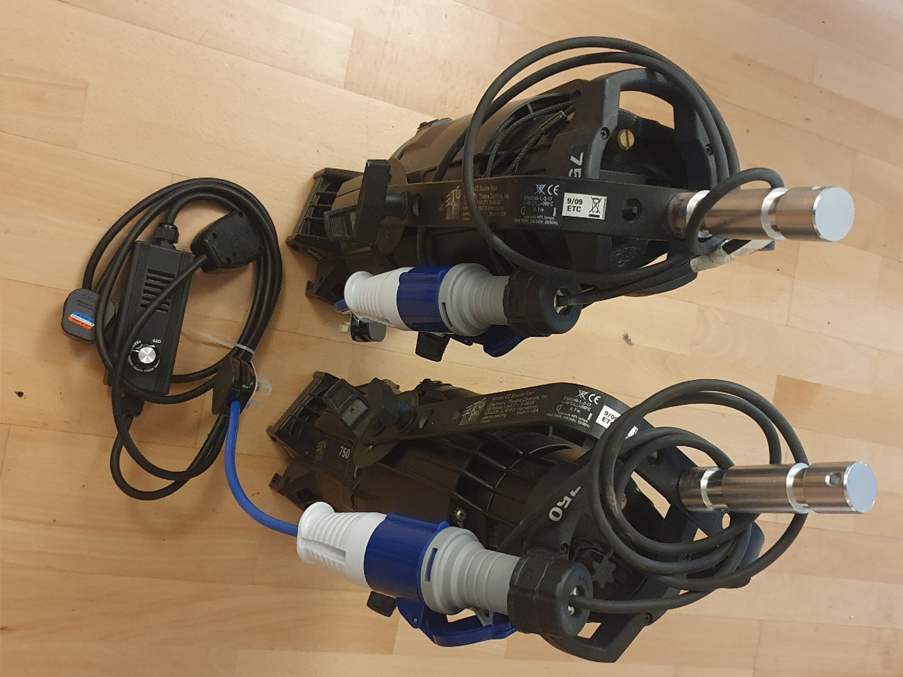 2x 750w etc source 4 - 26° lens