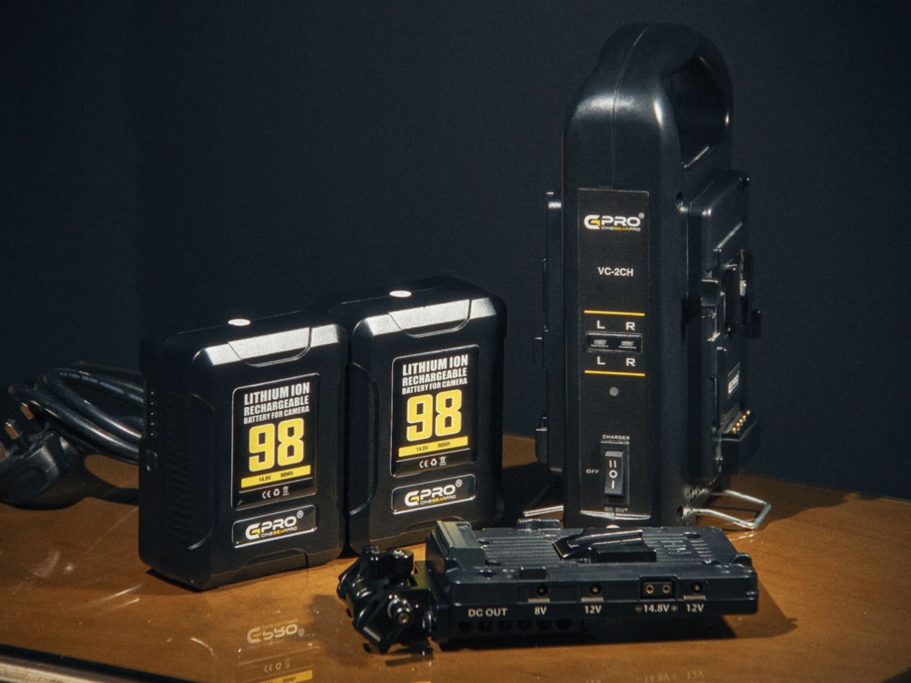 2x 98wh mini v-lock battery with charger and tilta plate