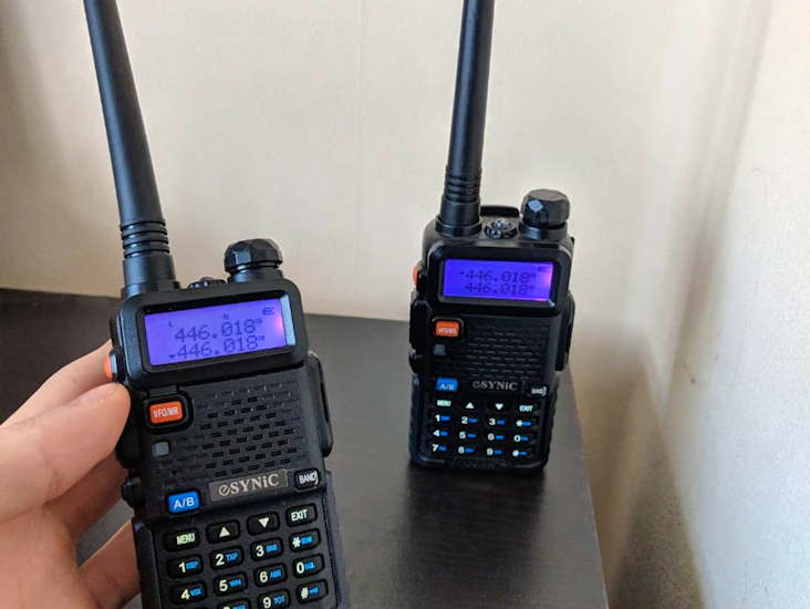 2x baofeng uv-5r walkie talkie radio