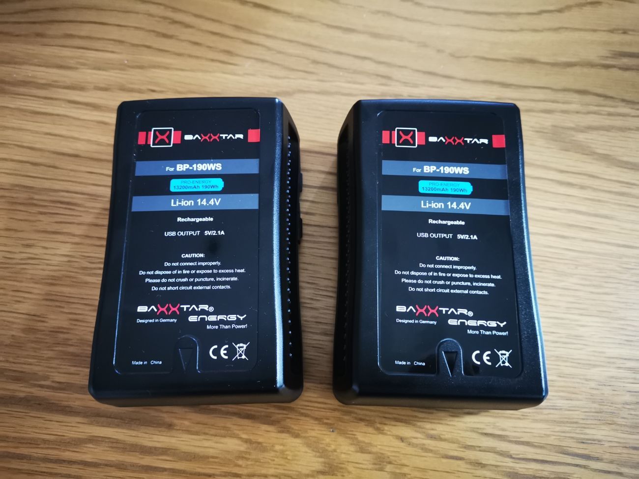 2x baxxtar pro v-mount v-lock 190wh batteries