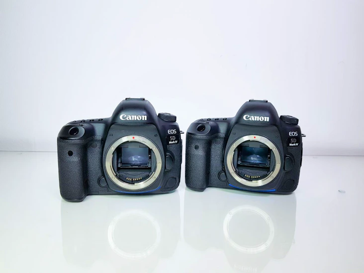 2x canon 5d mark iv dslr camera