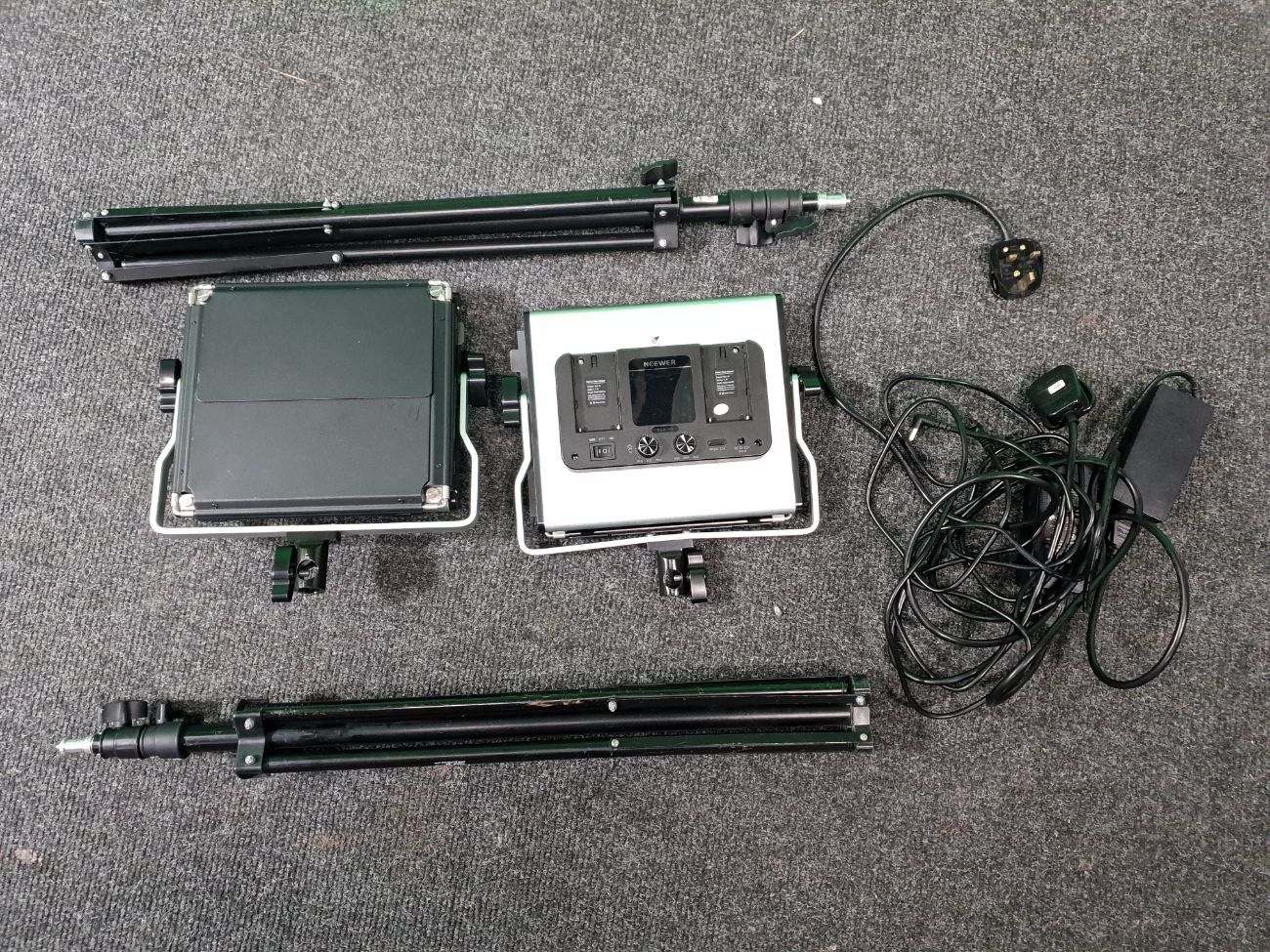 2x neewer rgb led panels