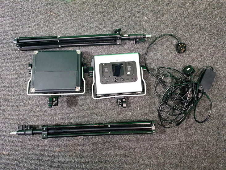 2x neewer rgb led panels