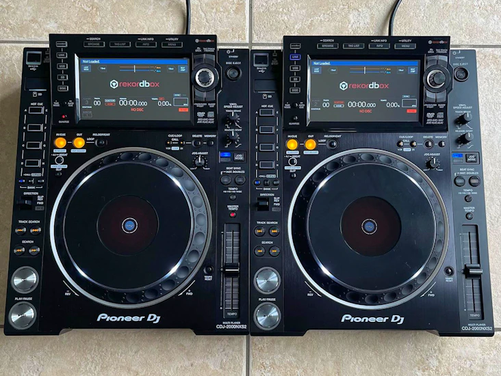 2x pioneer cdj 2000nxs2