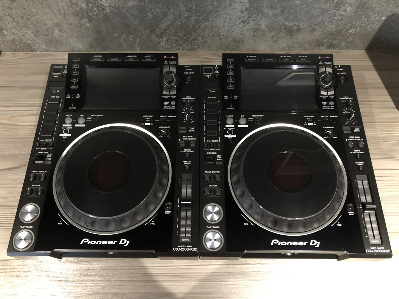 2x pioneer cdj 2000nxs2 (pair)