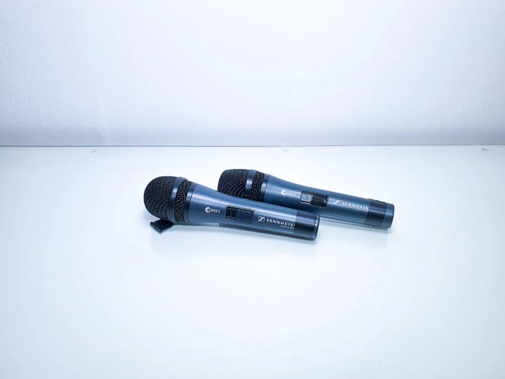 2x microphone sennheiser handheld microphone wired