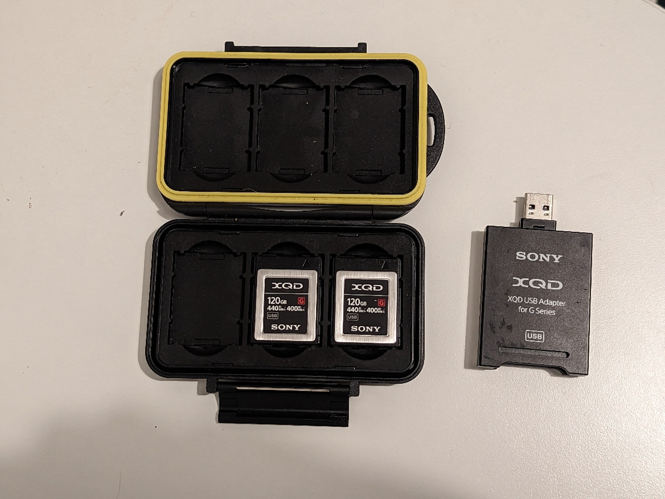 2x sony xqd cards & reader