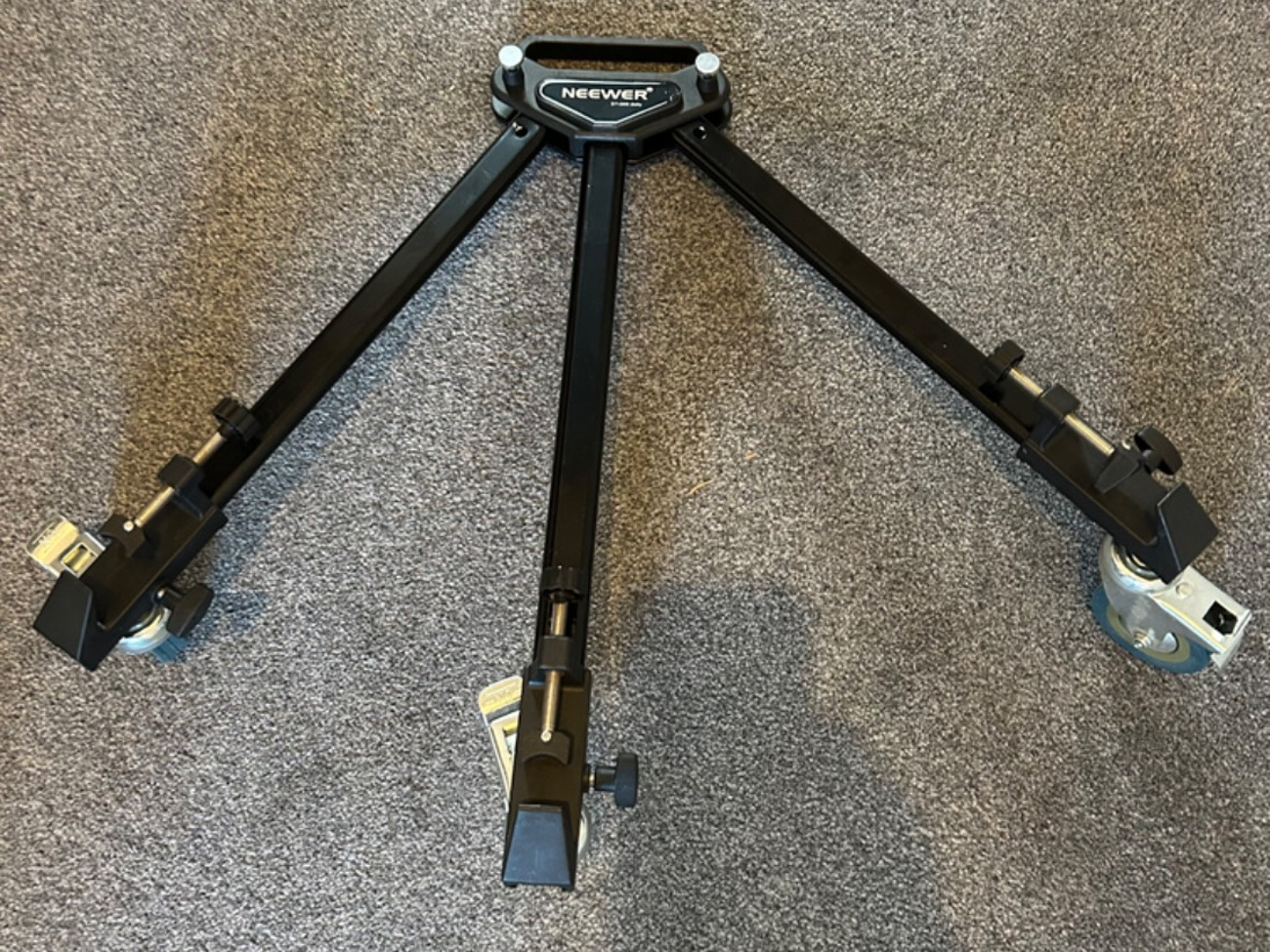 3 wheels tripod  video camera