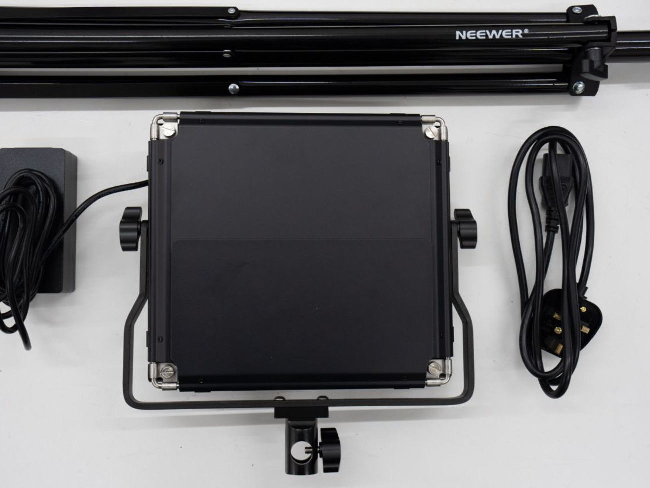 3 x neewer 600 bi-colour led panel for video & photography