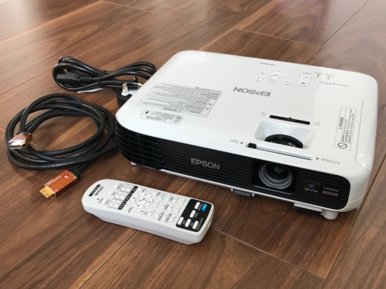 Projector epson eb-w04  hdmi usb hd3000 lumens event 