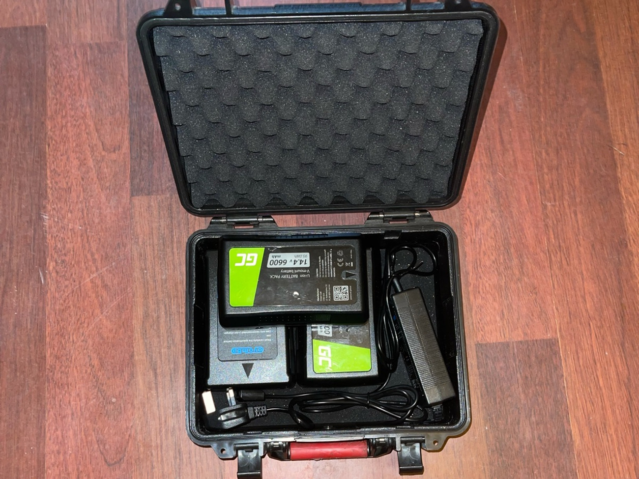 3x 95w v lock batteries and charger v-lock v-mount