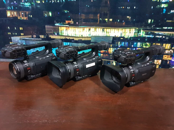 3x canon xf105