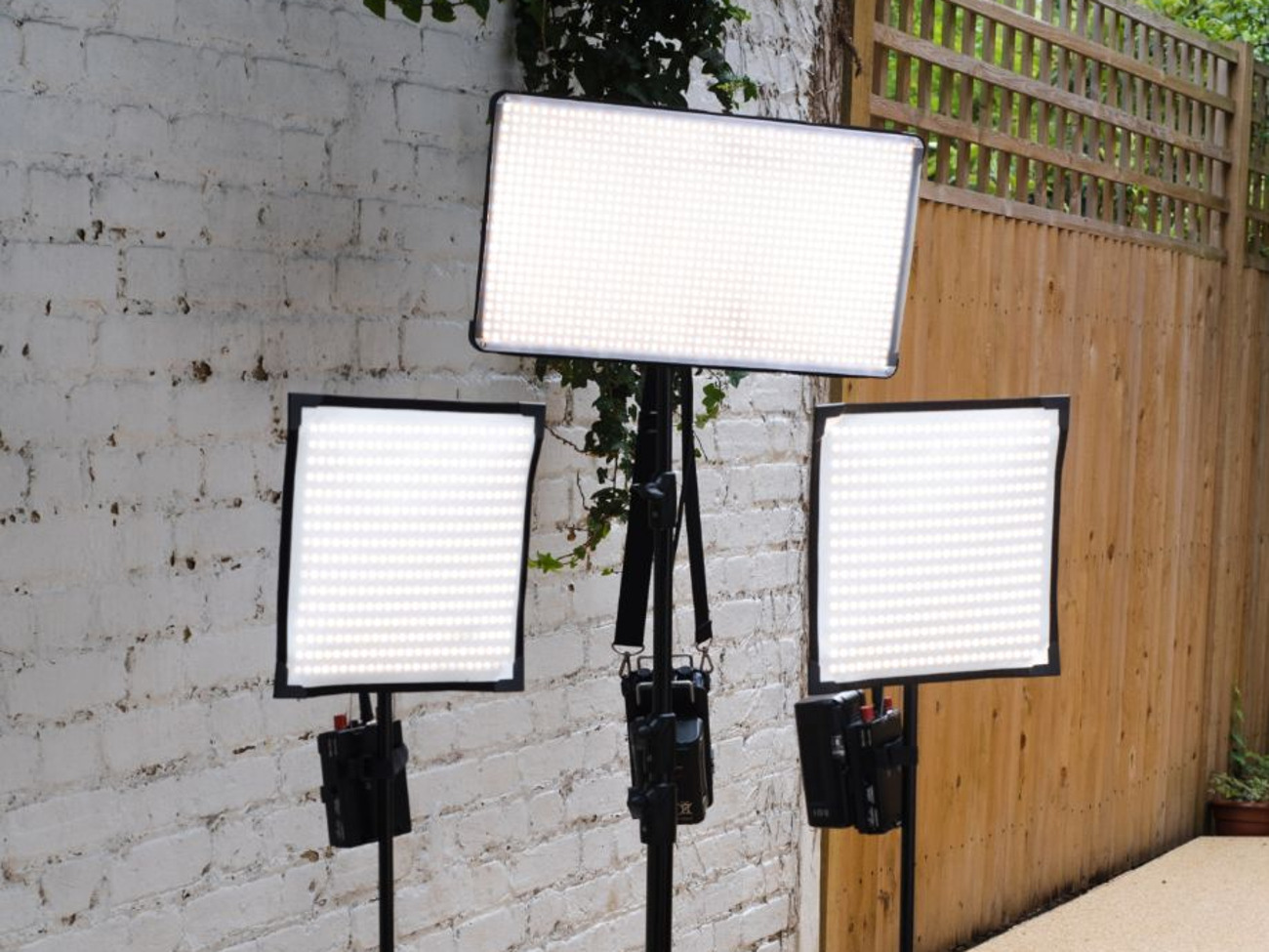 3x led bi-colour lighting package 