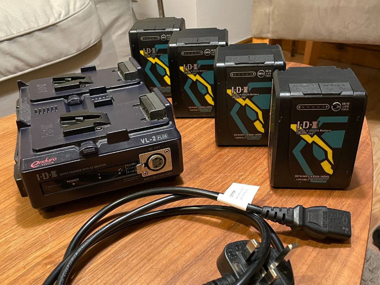4 x idx v mount/ v lock battery 145w with idx charger kit 