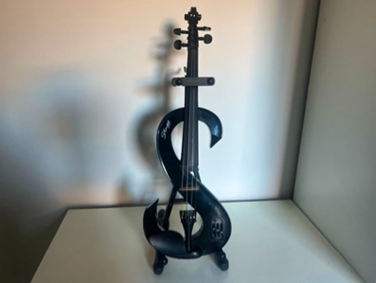 4/4 electric violin
