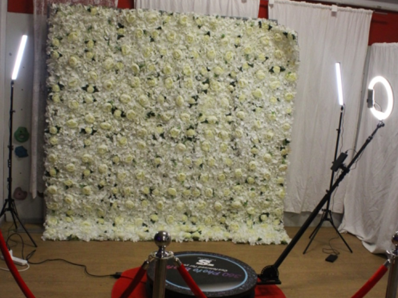 4/5 ppl 360 photo booth £100p/h ldn based