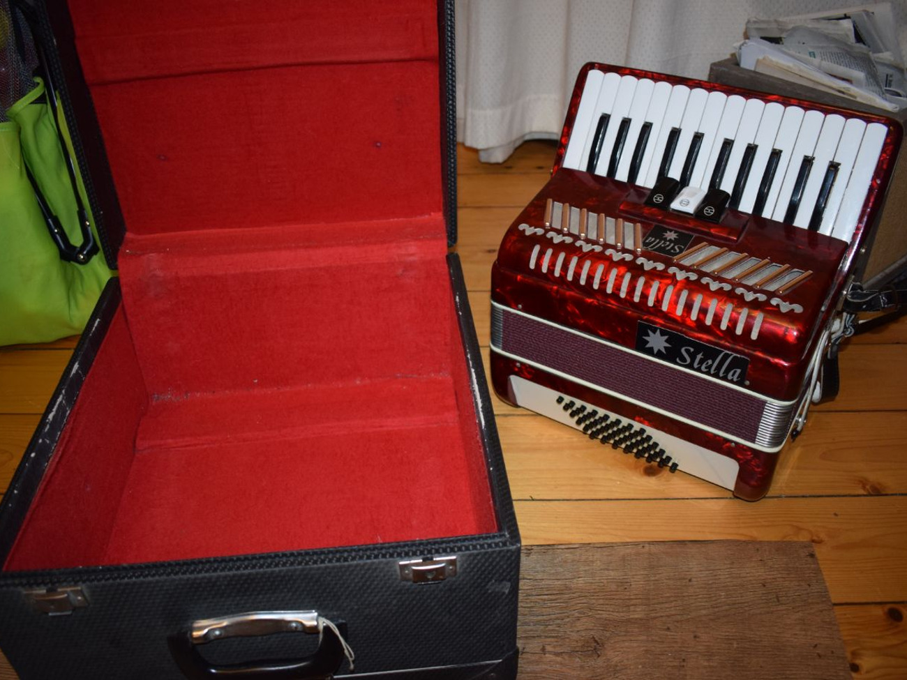 48 bass piano accordion with hard case