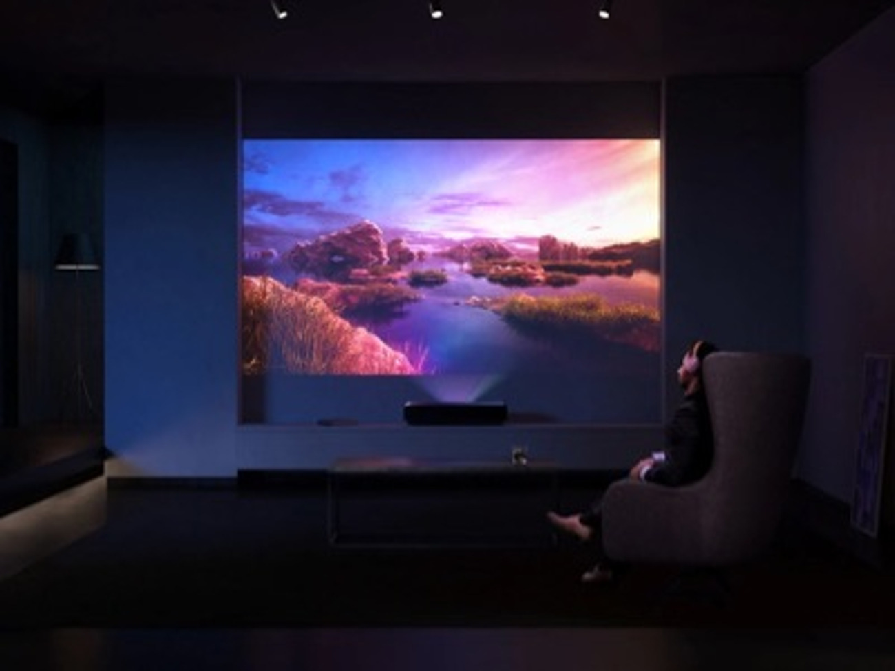 150” 4k ultra short throw soundbar ust projector + apple tv